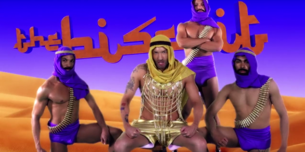 VIDEO: Cazwell Mistura Gostosos Do Oriente Médio E Estereótipos Em “The Biscuit”