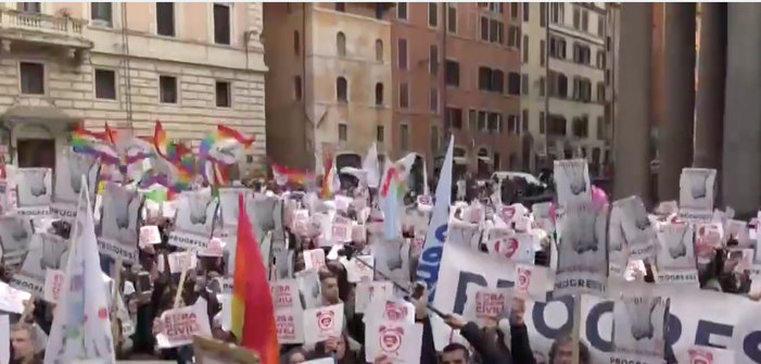 Le gouvernement italien renforce les droits des couples homosexuels