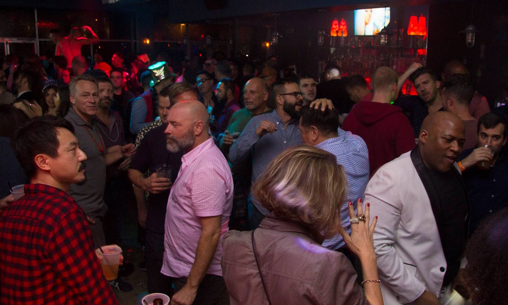 chill gay bar palm springs california hornet travel guide