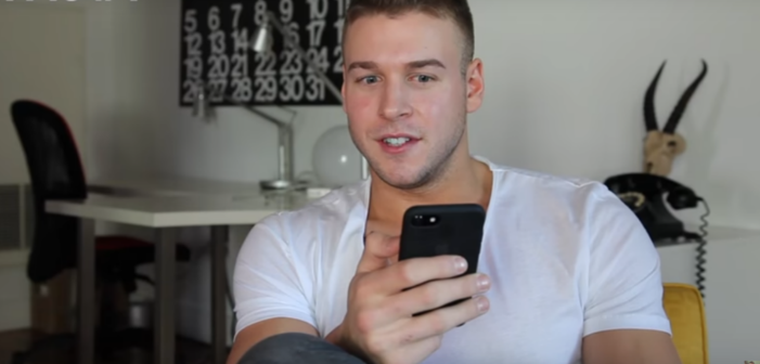 Mira a Estos Chicos Heteros Viendo Dick Pics (Video)
