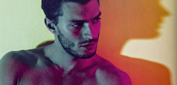 Veja a Estrela de ‘Cinquenta Tons de Cinza’ Jamie Dornan Pelado em um Ensaio Sensual (NSFW)