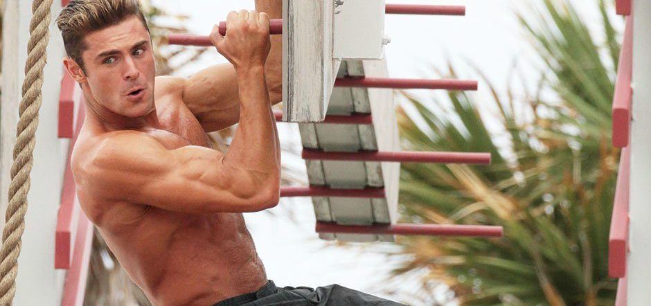 Zac Efron torse nu: les 18 photos et gifs où l’acteur super sexy déballe (presque) tout