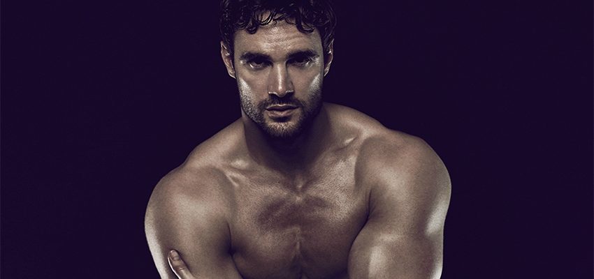 La Estrella de Rugby Thom Evans Posó Desnudo a Favor de la Salud Sexual (NSFW)
