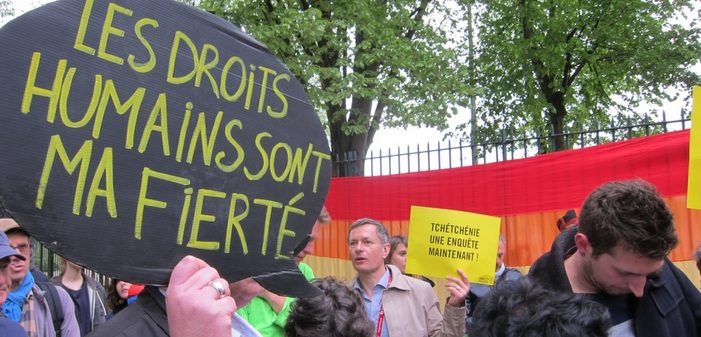 Tchétchénie: paroles de manifestant.e.s au rassemblement parisien en solidarité avec la communauté gay