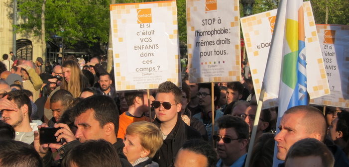 Paris se rassemble en solidarité avec les LGBT tchétchènes victimes de la répression homophobe