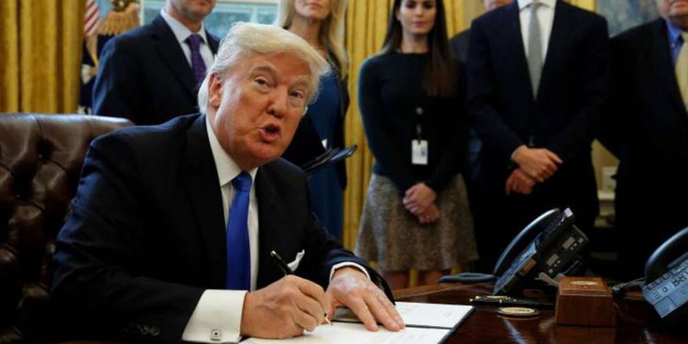 13 Cosas que Trump Debe Firmar en Lugar de la Orden Religiosa Anti-LGBT