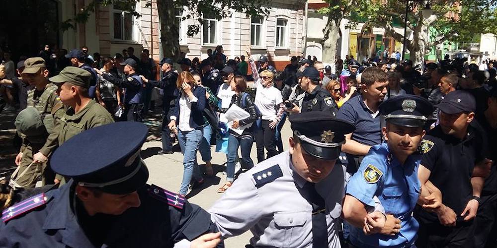 Ukraine: Des manifestants homophobes s’opposent à la marche de la Journée mondiale contre les LGBTphobies