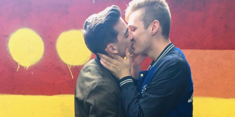 11 Fotos de Parejas del Mismo Sexo que Protestan Besándose, Contra Políticas anti-LGBTQ de Rusia