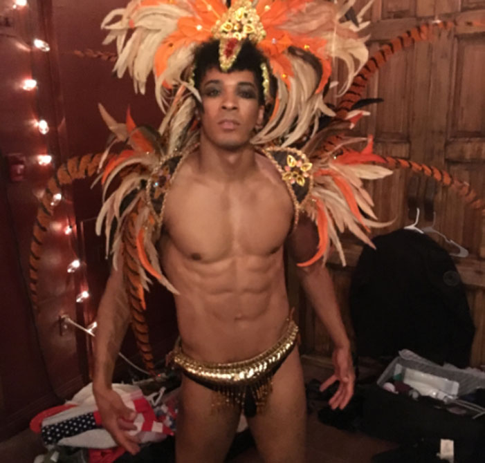 burlesque boys 21
