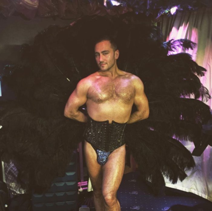 burlesque boys 18