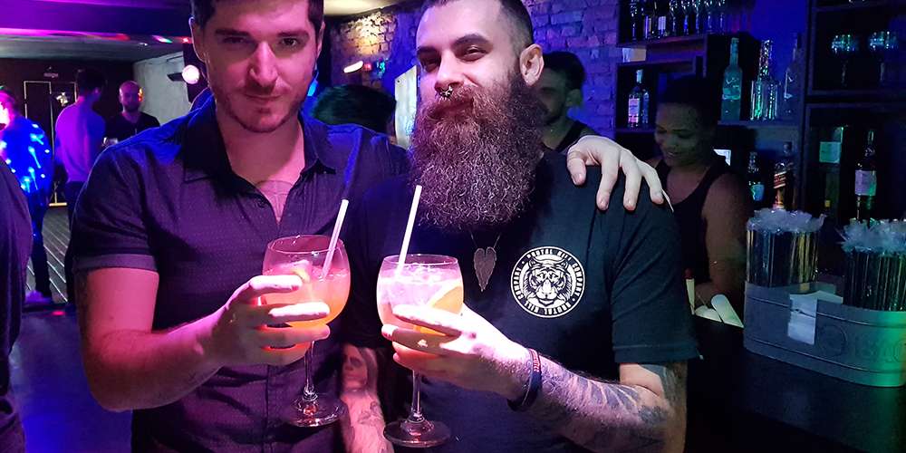 Santo Cafajeste e Hornet celebram sucesso no DNA