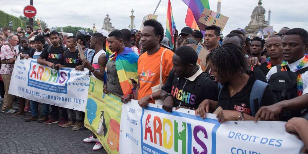La ville de Paris s’associe à France terre d’asile pour accueillir des réfugiés LGBT