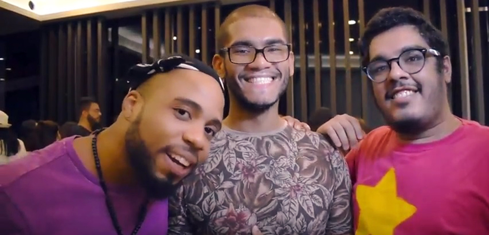 Fãs do Rouge dão pinta no show. Veja o vídeo.