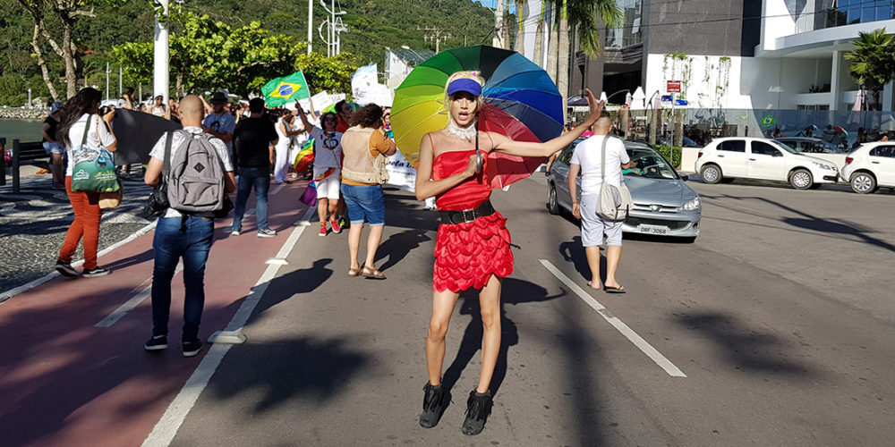 Sem trio e sem shows Parada LGBT de Balneário Camboríu não perdeu a alegria