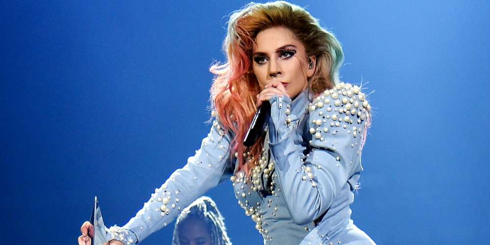 Watch Lady Gaga Stop Her Concert to Help a Bleeding Fan