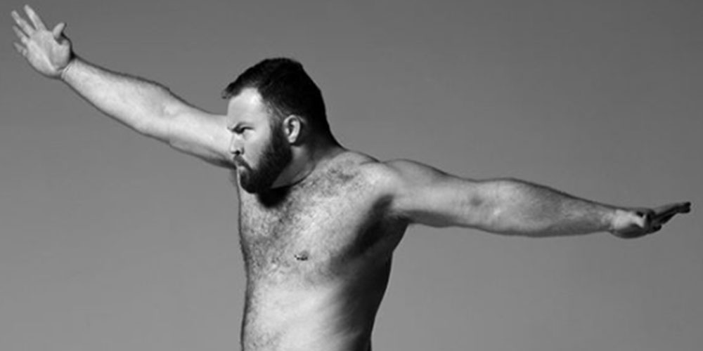 Este Fotógrafo Celebra la Imagen Corporal Positiva con Desnudos de Hombres Grandes y Diversos