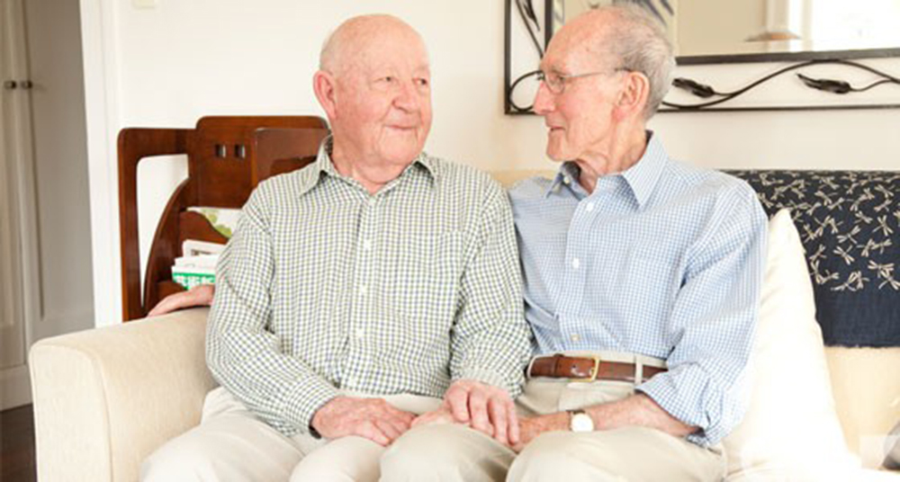 Casal gay mais velho da Austrália planeja se casar após 50 anos vivendo juntos