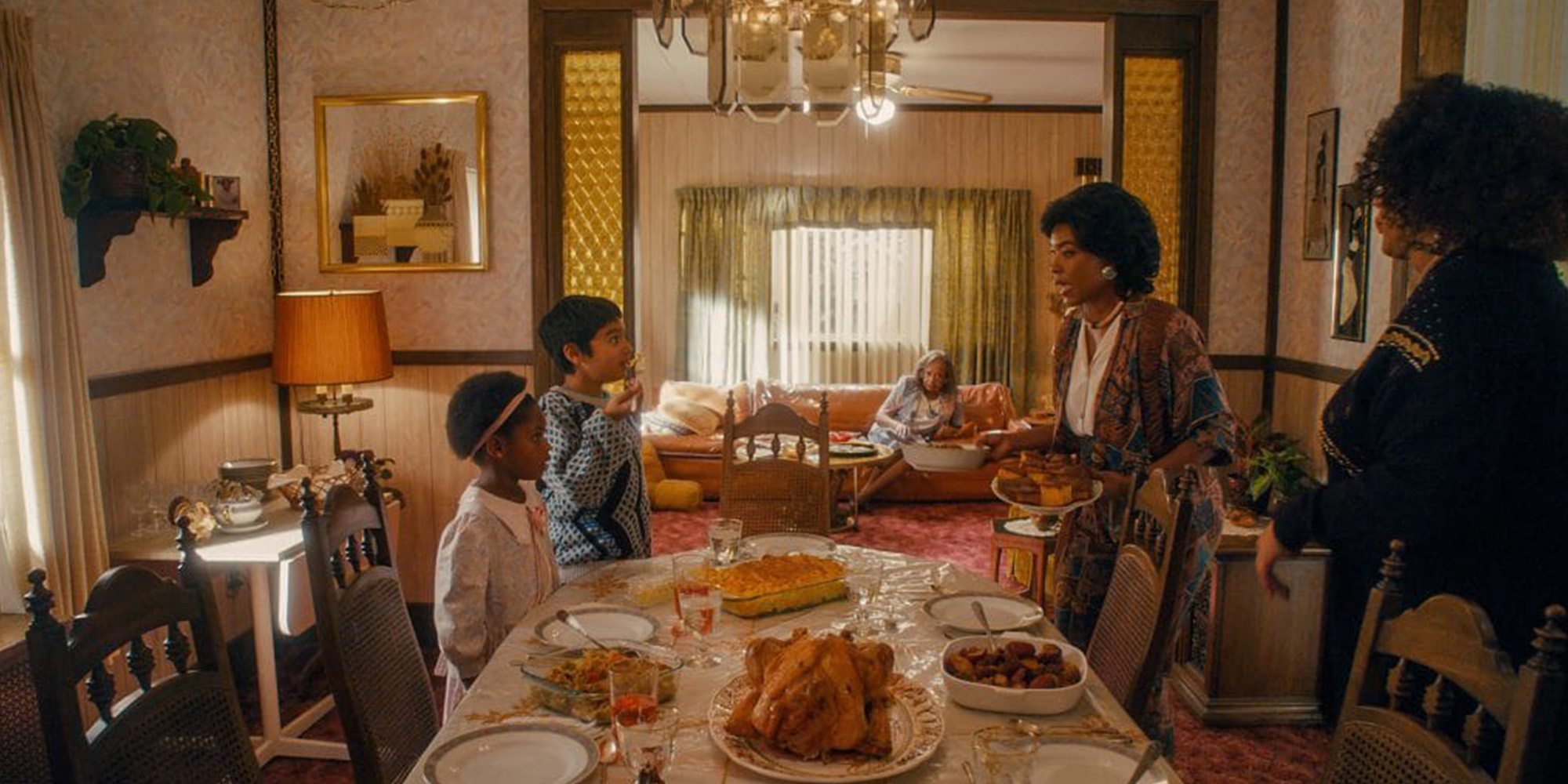 นั่งดูซีรีย์ ‘Master of None’ ในตอน Thanksgiving ควรเป็นประเพณีของเกย์ทุกคนในวันพิเศษนี้