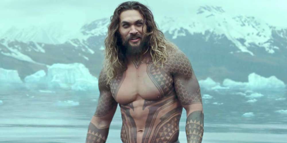 Gif de Jason Momoa com a bunda de fora é a coisa mais deliciosa do dia