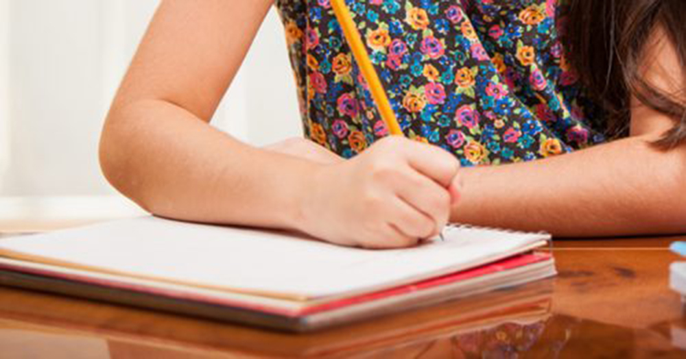 Escola em Fortaleza expulsa aluna trans de 13 anos