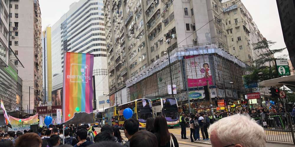 上周六高雄香港兩地舉行同志遊行 彩虹同時間閃耀雙港都