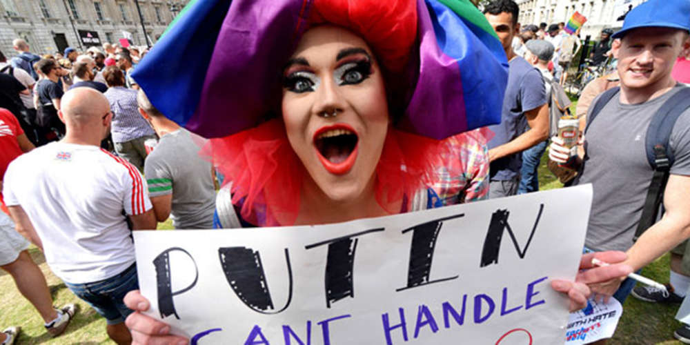 Fãs gays de futebol poderão levar bandeira do orgulho gay na Copa do Mundo na Rússia