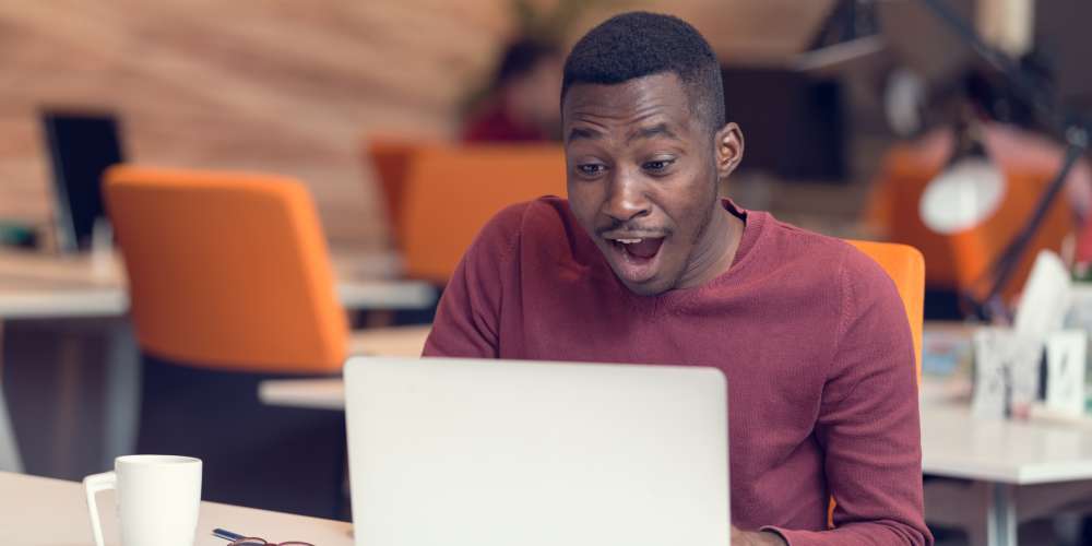 This Queer Man’s String of Text Messages to His Homophobic Auntie Is the Shade of Legends