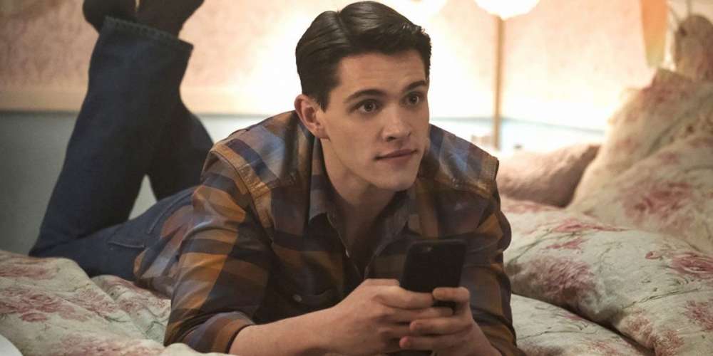 Watch Casey Cott Rate the Best ‘Riverdale’ Memes