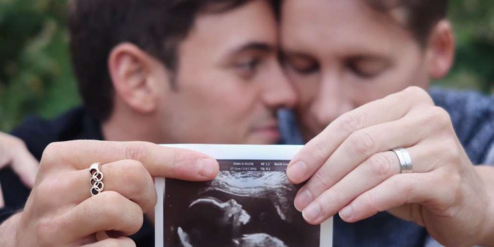 Saint Valentin: Tom Daley et Dustin Lance Black annoncent qu’ils vont avoir un enfant