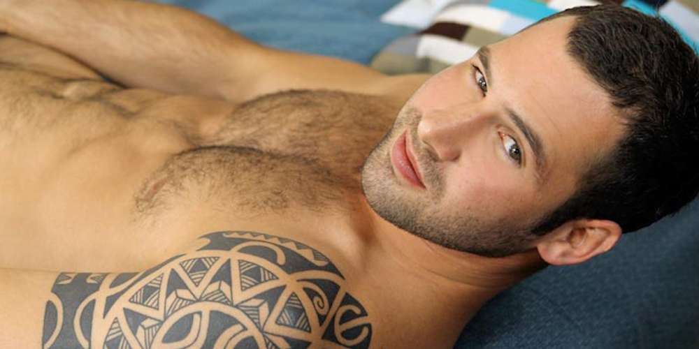El Prometido del Actor Russell Tovey Tiene un Sexy Pasado en el Porno Gay