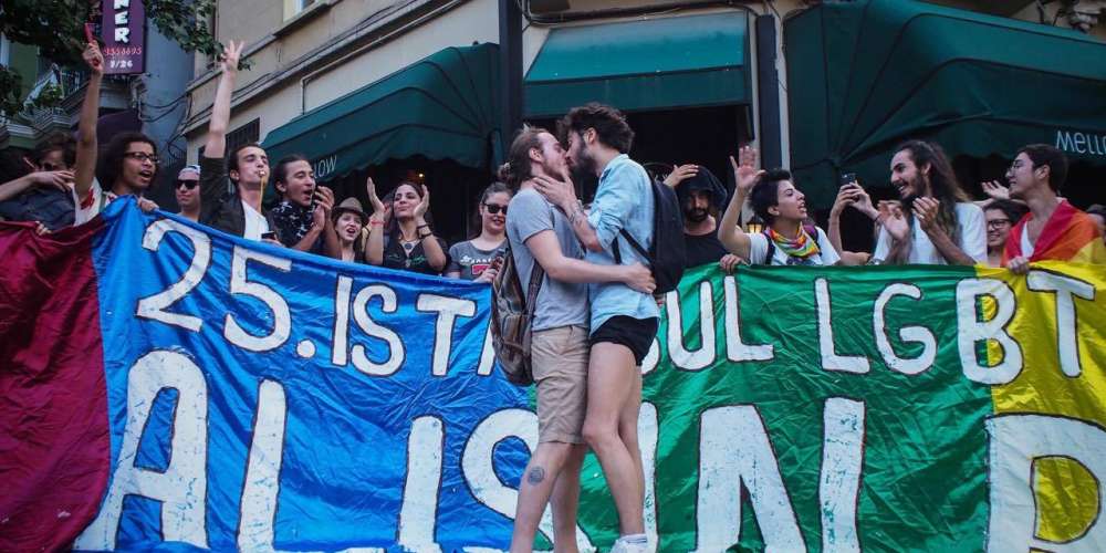 #DecriminalizeLGBT için Devam Eden Mücadele: Dört Farklı Kararlılık ve Cesaret Öyküsü
