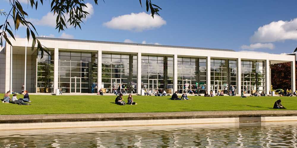 Universidade de Dublin designa mais de 170 banheiros como uso de gênero neutro