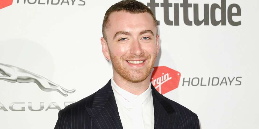 Sam Smith mostra abotoaduras em forma de pênis