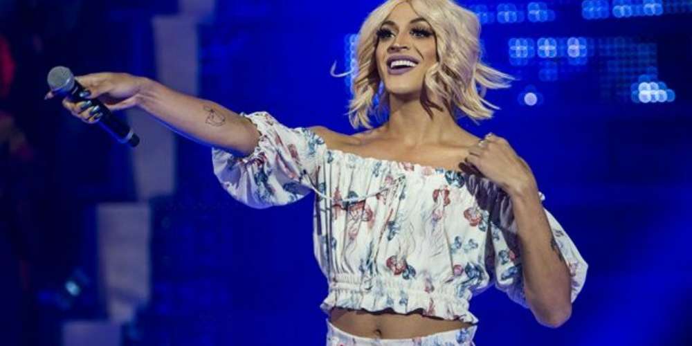 Pabllo Vittar causa polêmica ao figurar em lista das artistas femininas mais ouvidas no Spotify