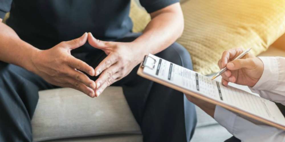 Psiquiatra que realizava “cura gay” é flagrado mantendo relações sexuais com pacientes