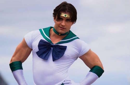 cosplayer leo bane loses followers when he does sailor moon crossplay