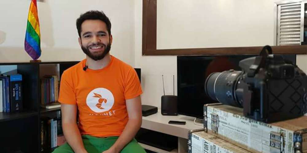 Infectologista fala sobre ser médico abertamente gay para seus pacientes
