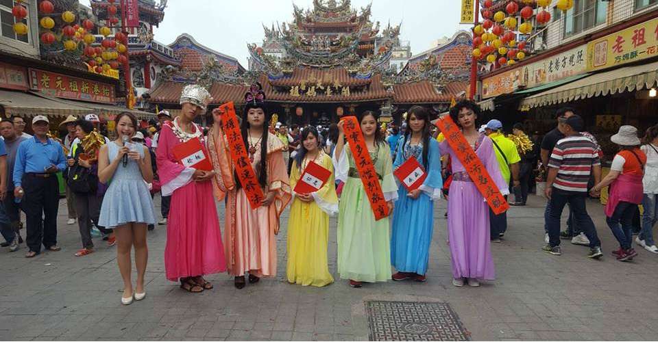 大甲媽祖遶境 諸羅部屋.LGBT生活館揚起彩虹旗迎接