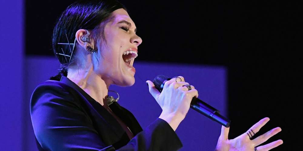 1 bilhão de pessoas assistiram Jessie J vencer competição de canto chinesa