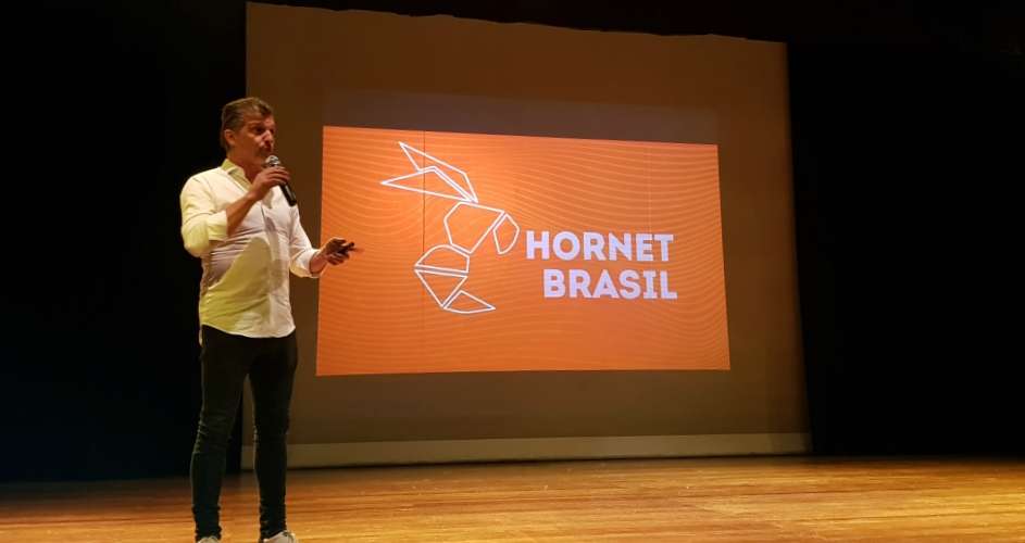 Hornet marca presença em Semana de Comunicação FECAP em noite da diversidade