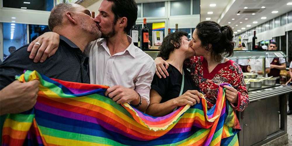 Homofobia pode indicar atração pelo mesmo sexo, diz pesquisa