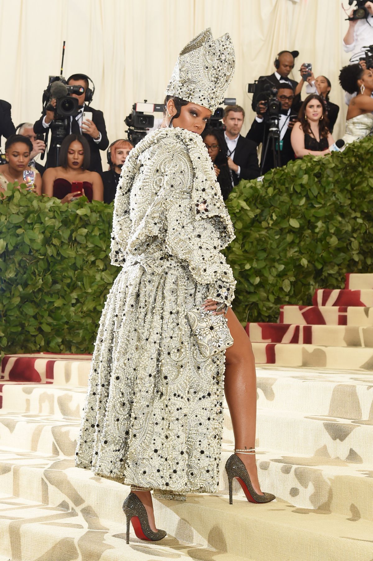 met gala 2018 rihanna