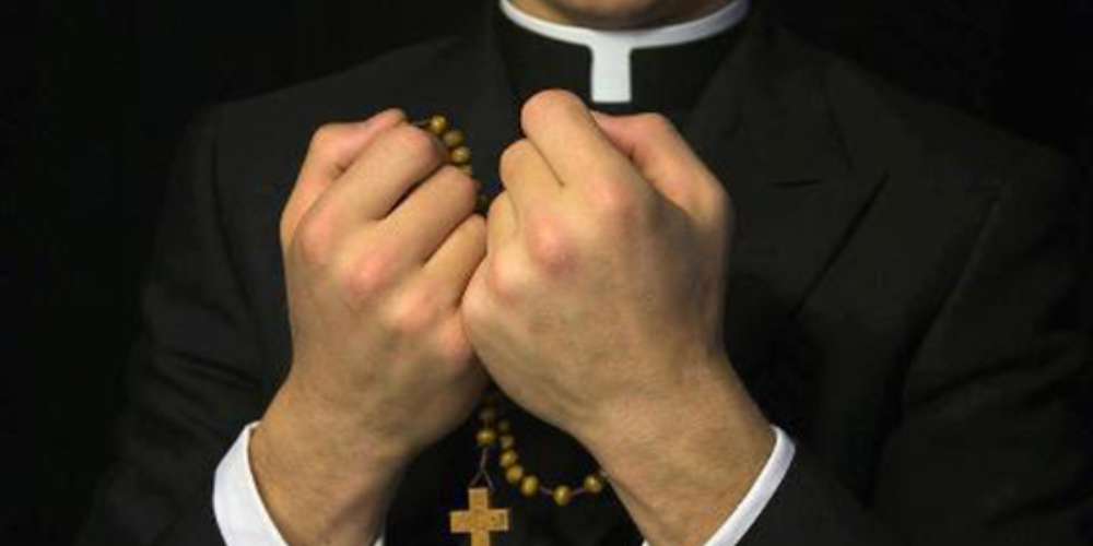 Padre Marcos Roberto Ferreira é condenado a 33 anos de prisão por abuso de dois adolescentes em SC