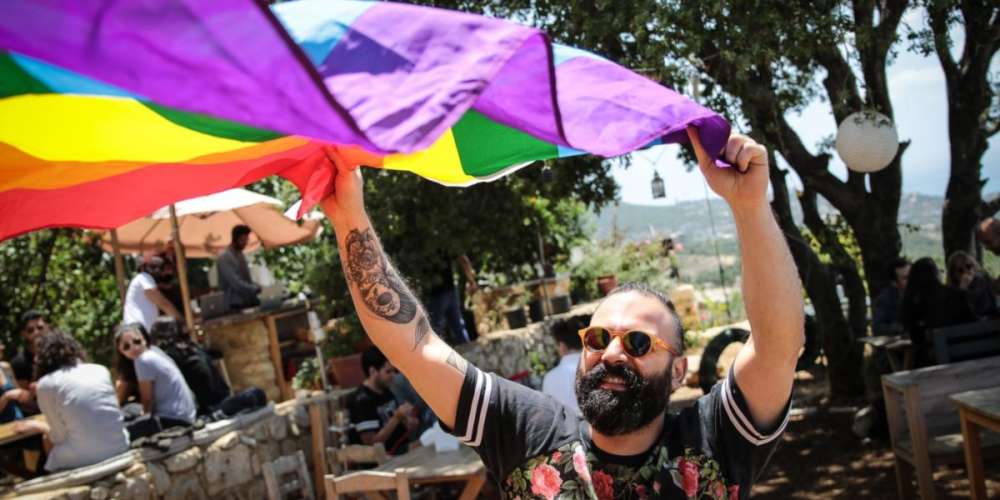 بيروت الكبرياء ملغى بعد أن تم إعتقال منظم رأسه وتهديده من قبل الشرطة