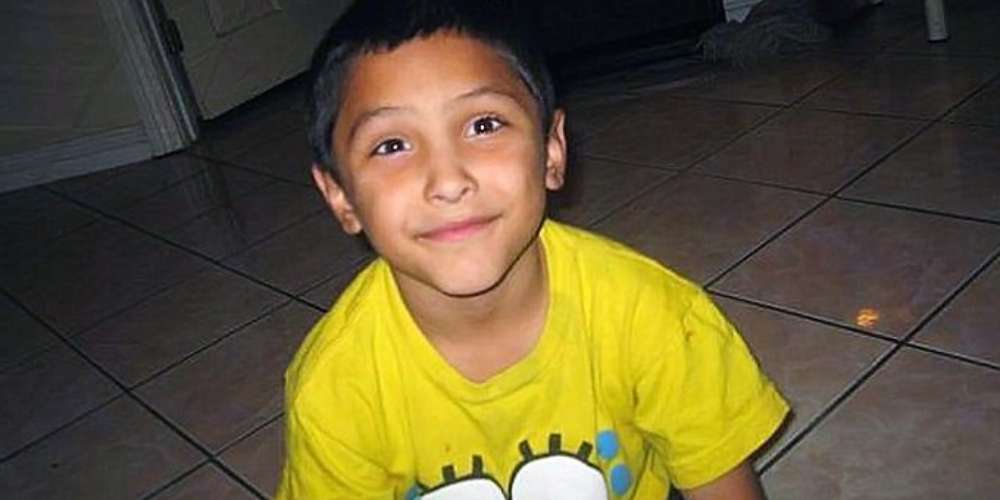 Padrasto tortura e mata filho da namorada por achar que ele era gay