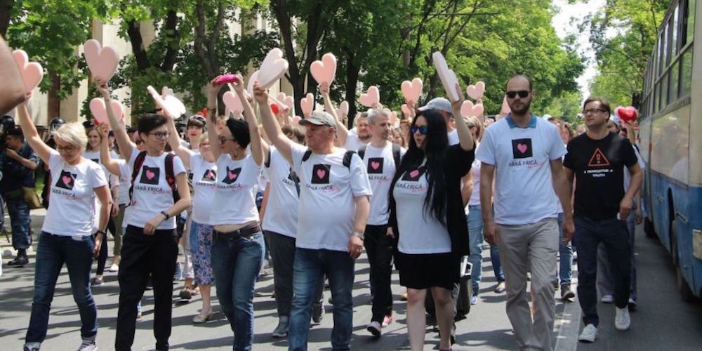 La Policía de Moldavia Utilizó Gas Lacrimógeno Contra Manifestantes Antigay Durante una Marcha Contra la Homofobia (Video)