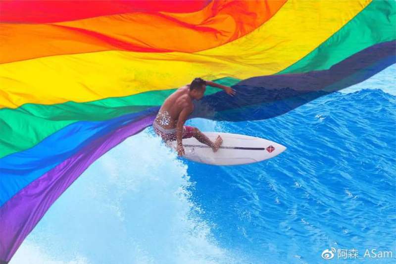 ASam chinese gay surfer inline