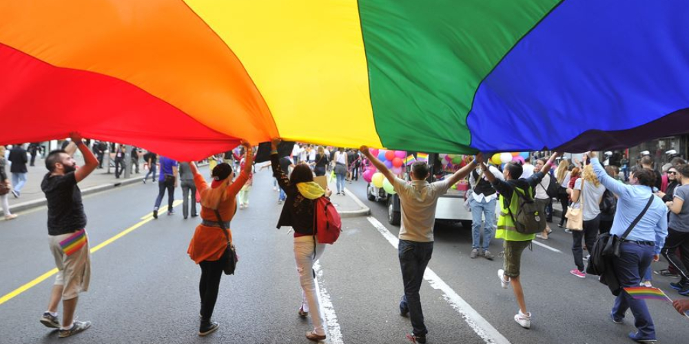 LGBTIs entram com representação contra Estatuto da Família no Ministério Público
