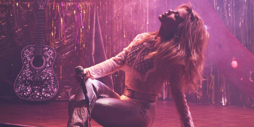 Kylie Minogue conta ao Hornet como lida com status de ‘ícone gay’