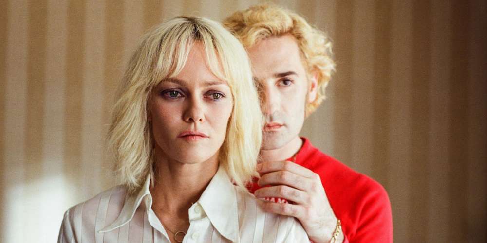 « Un couteau dans le coeur »: Méfiez vous des blondes
